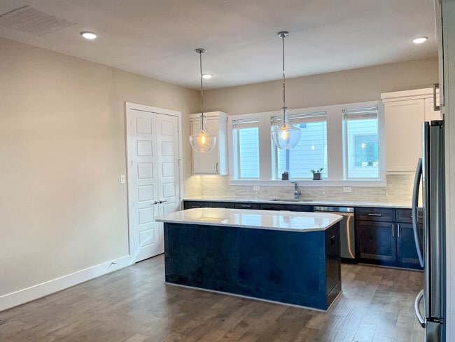 Building Photo - 2643 Fountain Key Blvd