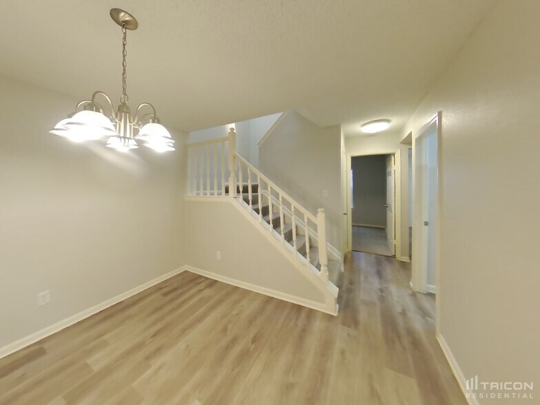 Building Photo - 161 Hunter Dr