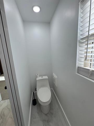 Building Photo - 6826 Kingsbury Dr