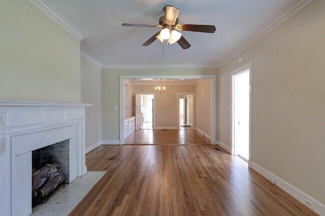 Building Photo - 1523 Dixon Dr