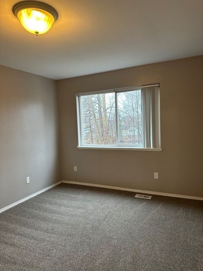 Building Photo - Tranquil Cul-de-Sac Charm: Inviting 3BR, 2BA Home in South Anchorage