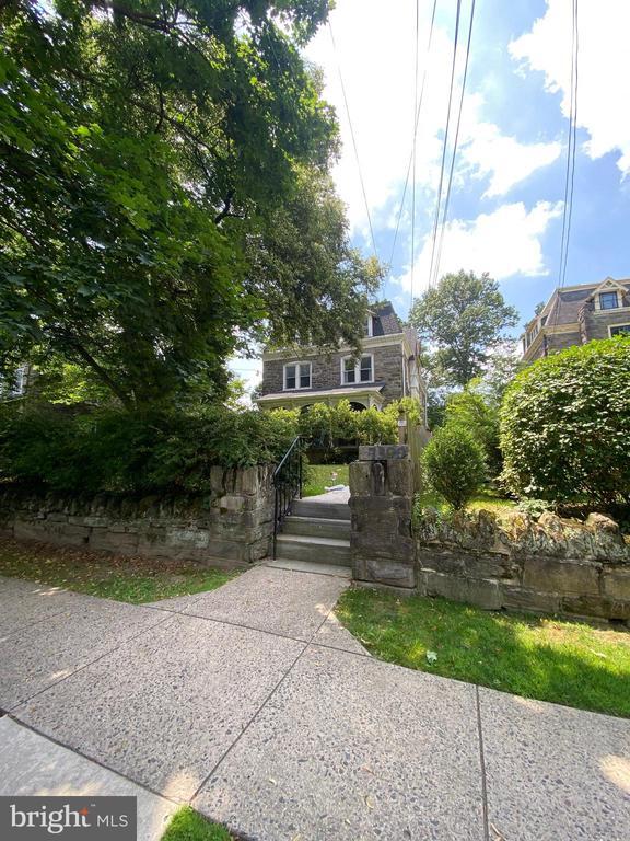 Building Photo - 7300 Boyer St