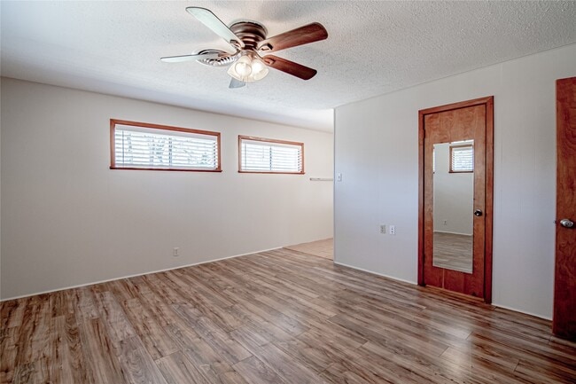 Building Photo - 365 FM247