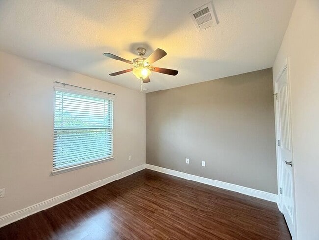 Building Photo - 5227 English Oak Dr
