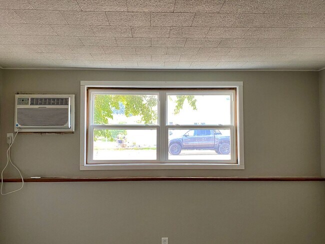 Building Photo - 220 9th Ave NW