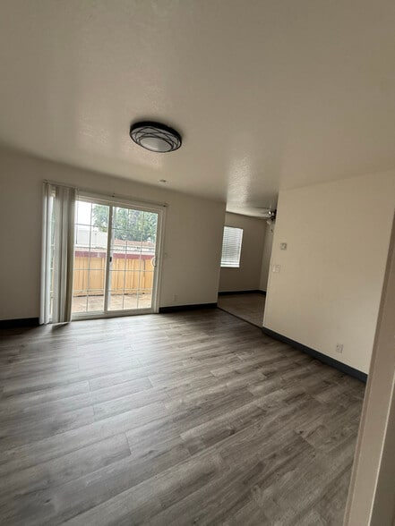 Building Photo - 103 E Lewelling Blvd