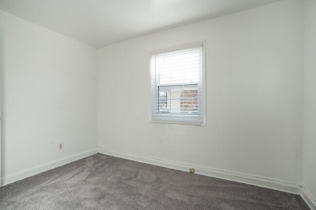 Building Photo - 7709 Ravine Dr