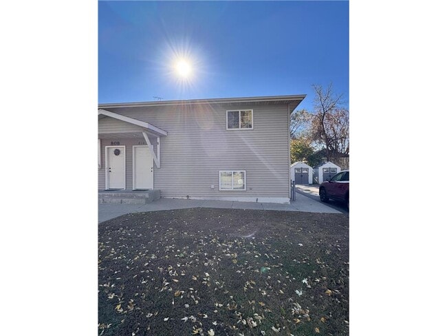 Building Photo - 810 16th St S