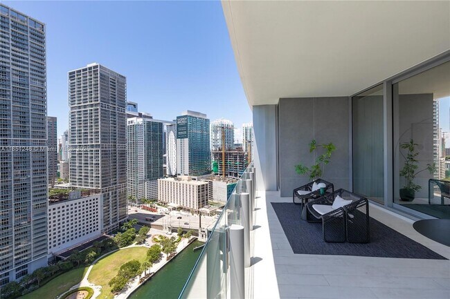 Building Photo - 300 Biscayne Blvd Way
