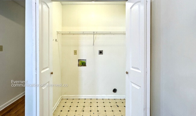 Building Photo - 9299 Grove Manor Dr