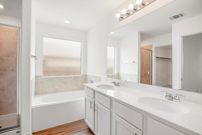 Building Photo - Spacious 3/2 in Kyle with oversized garage