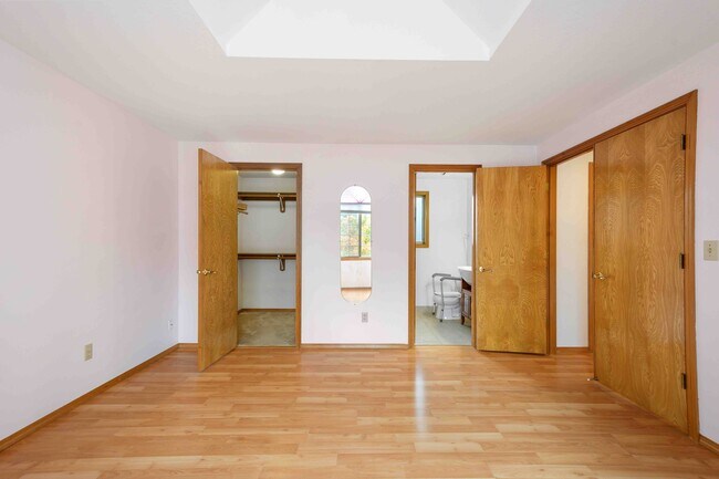 Building Photo - 12323 SW Millview Ct