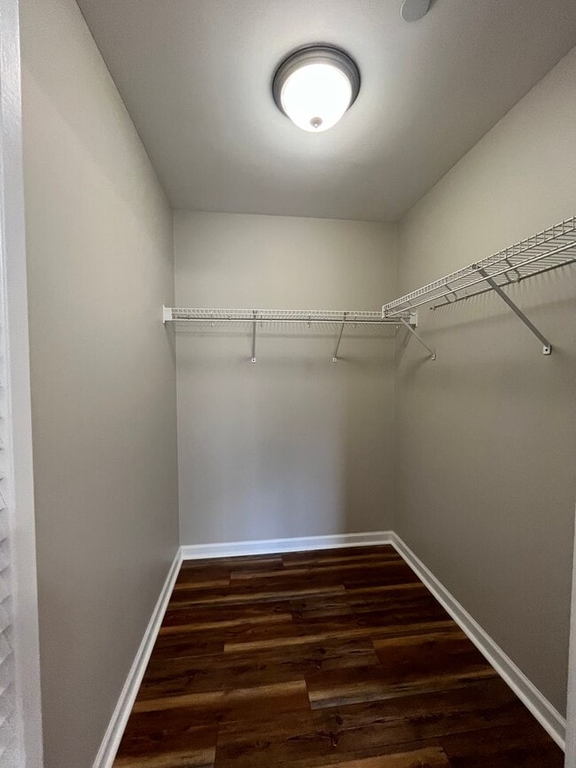 Building Photo - 3-bedroom, 2-bath Condo near ETSU, $1900 p...