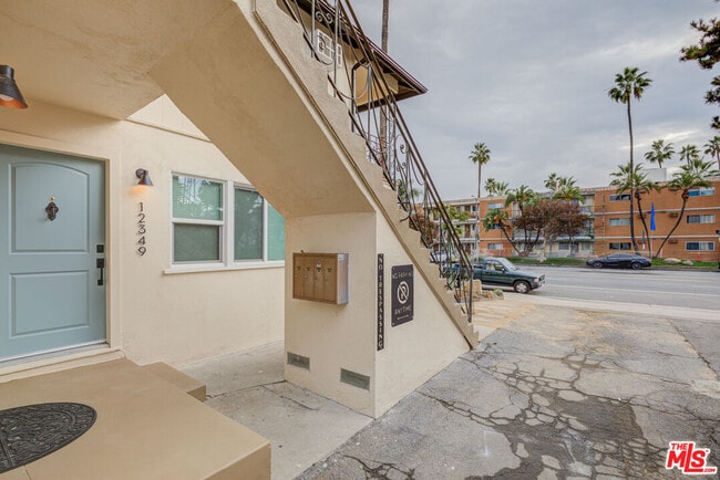 Building Photo - 12349 Riverside Dr