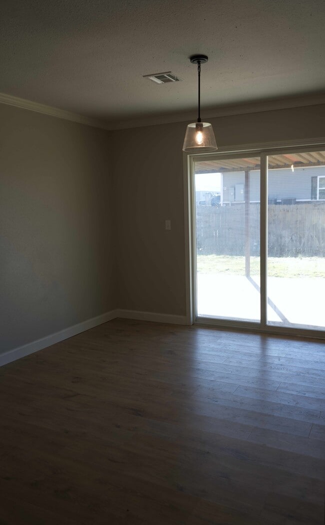 Building Photo - 1690 Henegar Dr