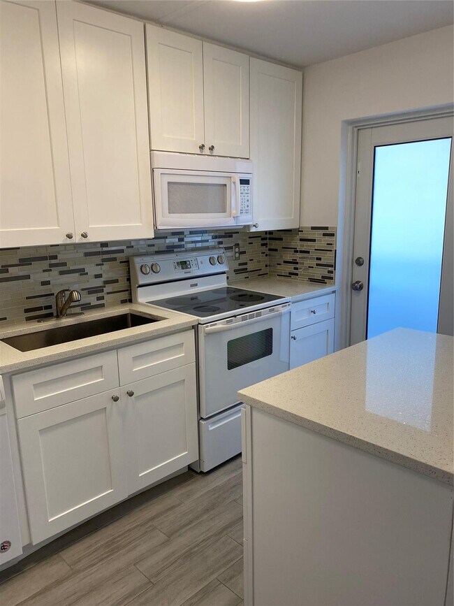 Primary Photo - 4502 N Federal Hwy