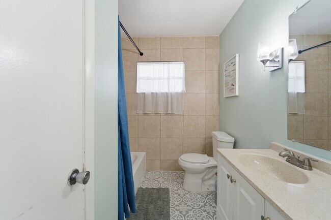 Building Photo - 1424 Willow Rd