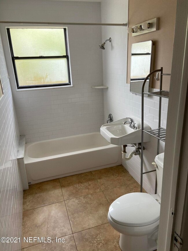 Building Photo - 1205 Lasalle St