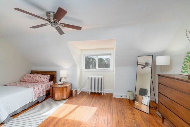 Building Photo - Oakenshawe 5-Bedroom, 2-Bathroom Home Close to Johns Hopkins