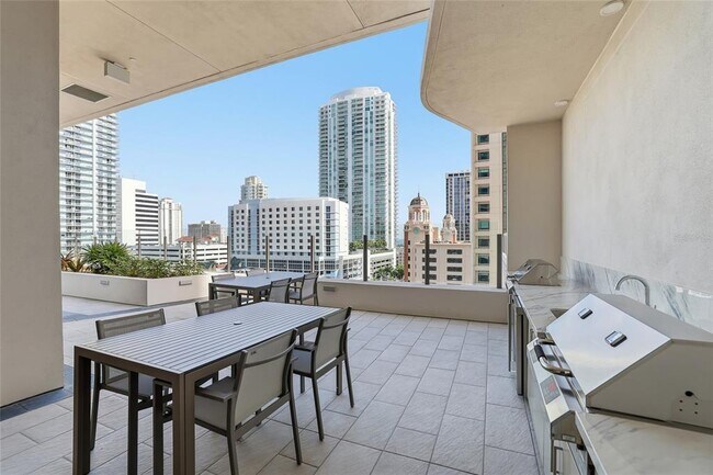 Building Photo - 275 1st Ave S