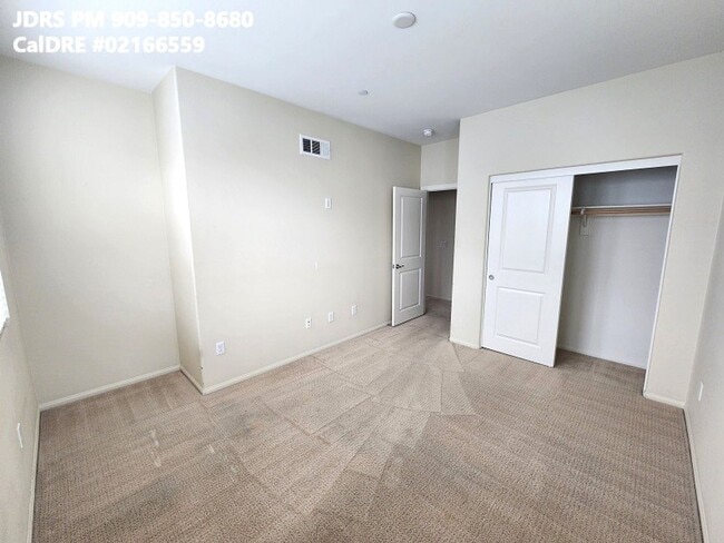 Building Photo - Upland 3 Bedroom Condo