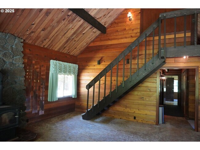 Building Photo - Cedar Built Home on Acreage for Lease in La Center