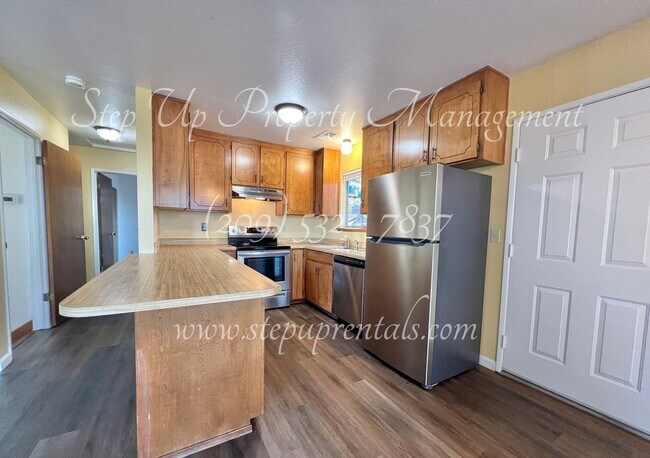 Building Photo - Charming 3-Bedroom Retreat with Modern Updates and Scenic Views in Ponderosa Hills
