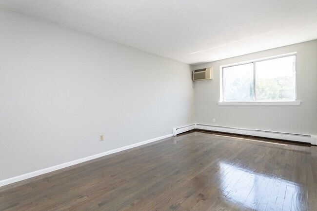 Building Photo - 14 Murdock St