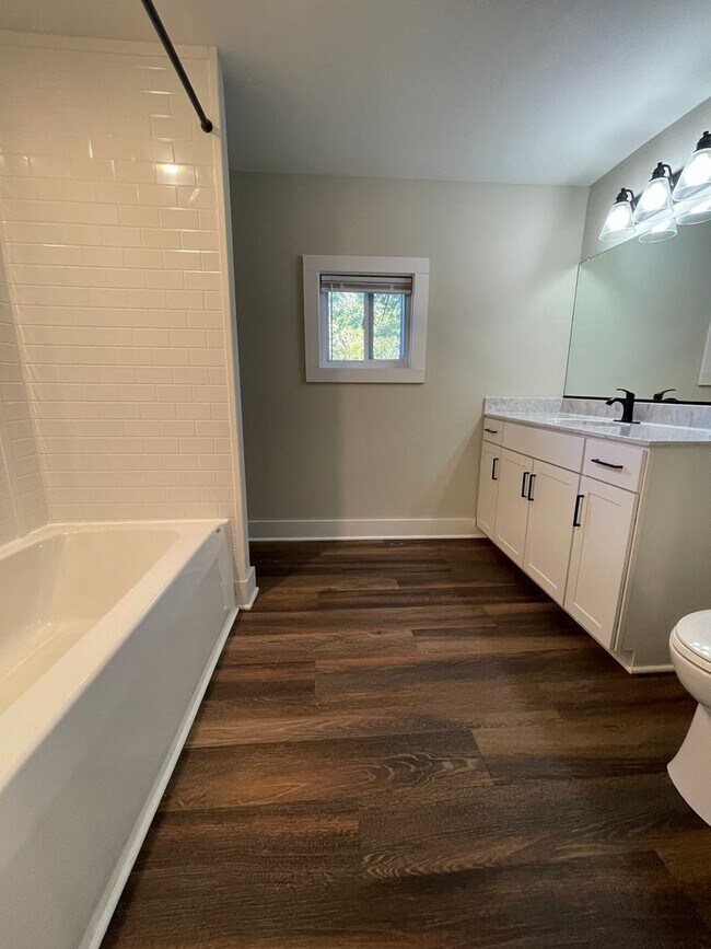 Building Photo - Fully remodeled rancher