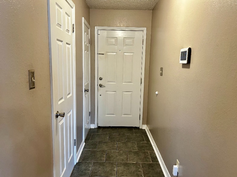 Building Photo - 1907 Cottonwood St