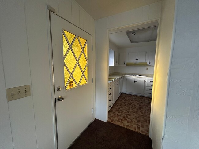 Building Photo - Cozy two bed two bath located in 55+ Commu...