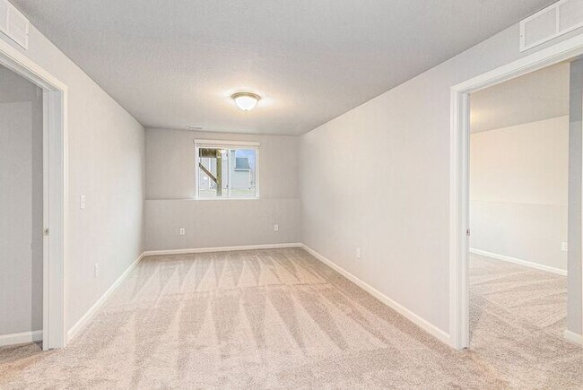 Building Photo - 4394 Pine Creek Dr
