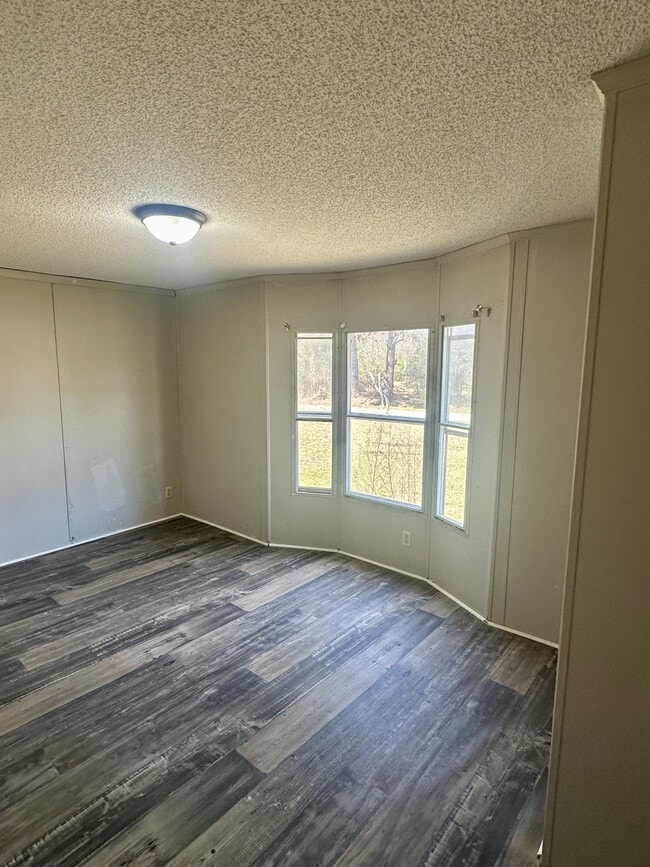 Building Photo - 193 Salem Ln