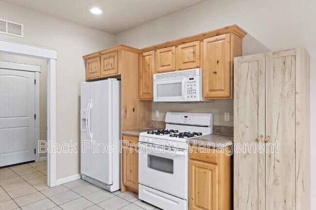 Building Photo - 1729 S Eagleson Rd