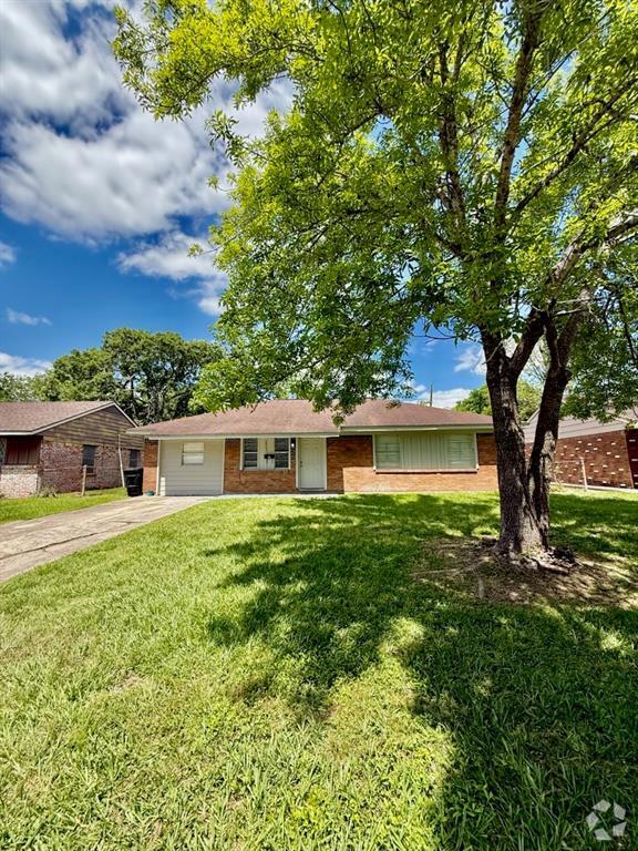 Building Photo - 5711 Peacock St