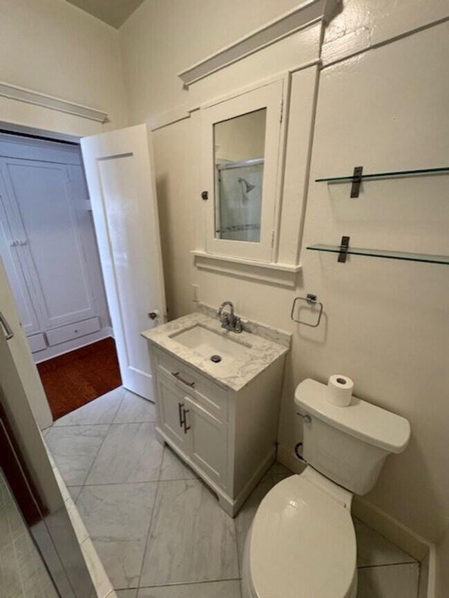 Building Photo - 1144 E Appleton St