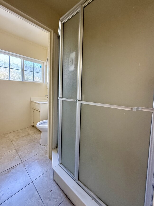 Building Photo - 13949 Oval Dr