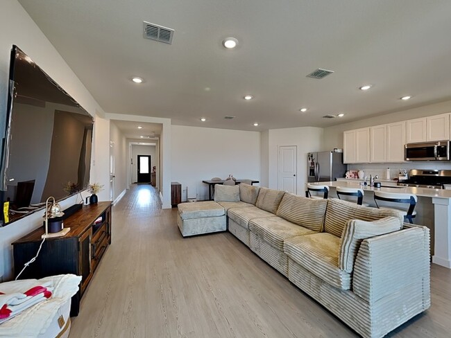 Building Photo - 2605 Conroe Rd