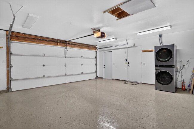 Building Photo - 2490 E Miramonte Cir