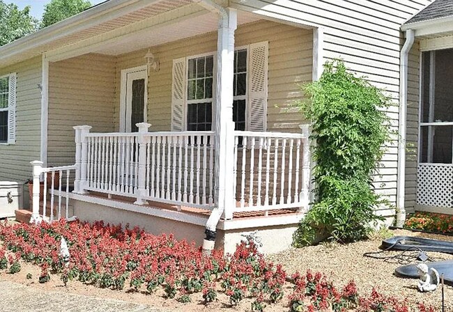 Building Photo - Spacious 3-Bedroom Home with Huge Daylight...