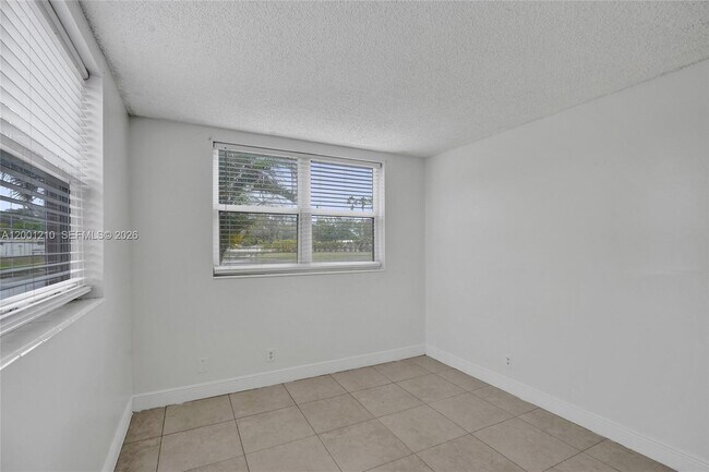 Building Photo - 3051 NW 46th Ave
