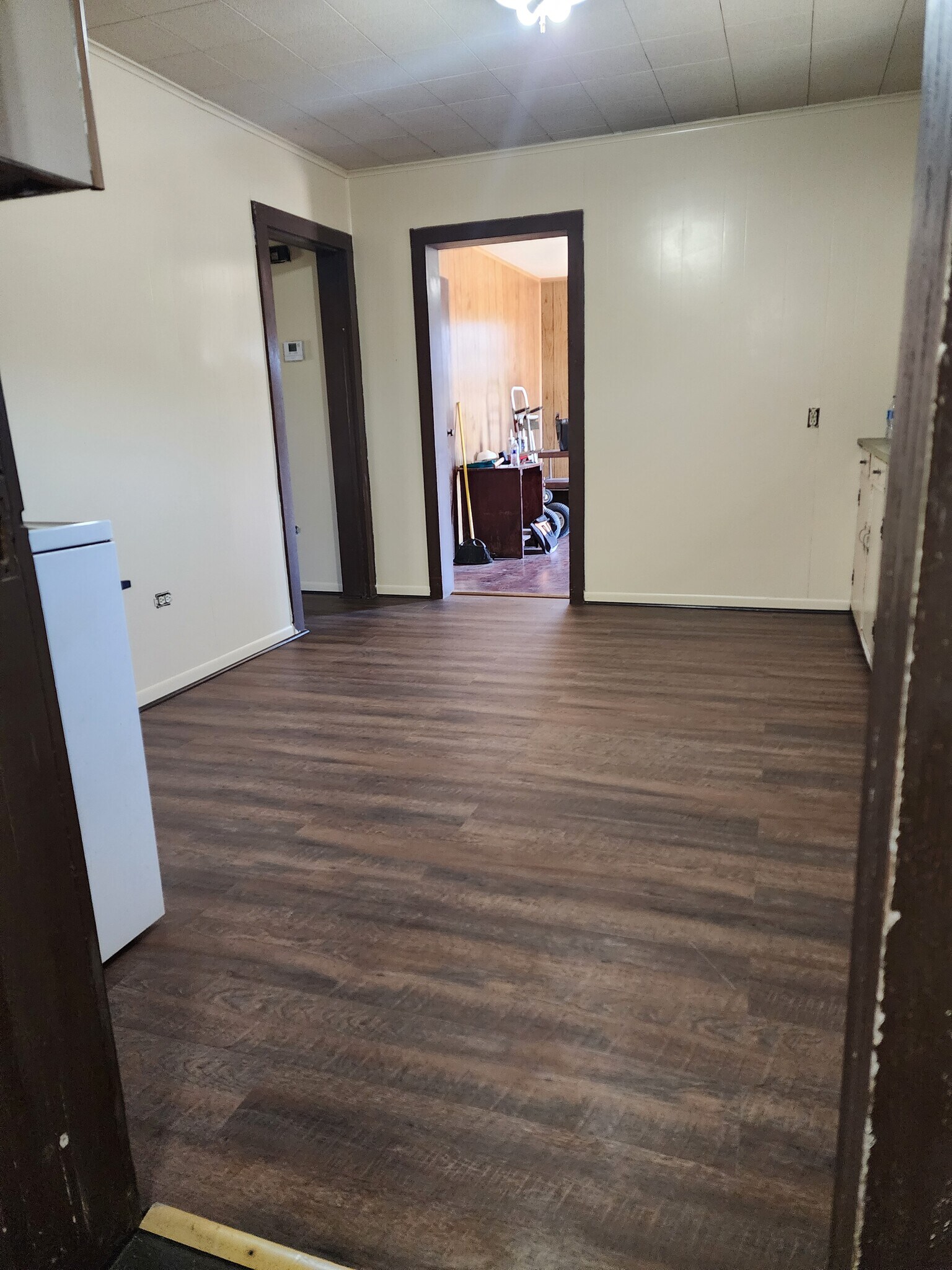 Kitchen - 139 Colonial Avenue