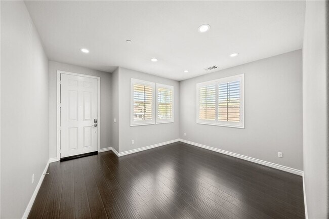 Building Photo - 37749 Fiesta Flower St