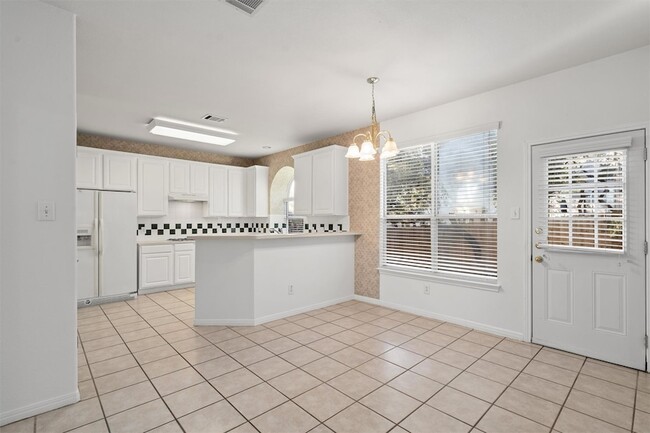 Building Photo - 803 Cashew Ln