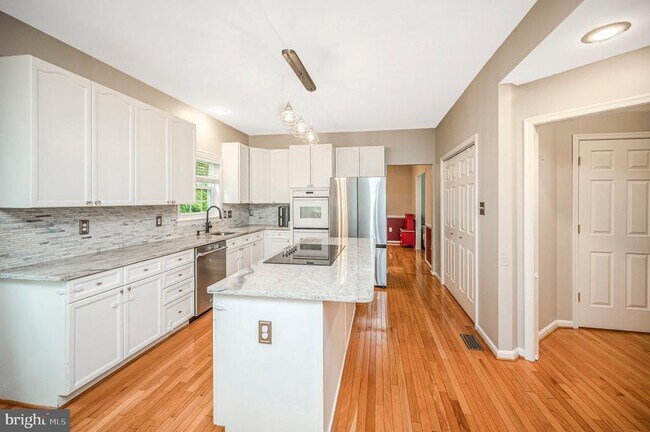 Building Photo - 15385 Windsong Ln