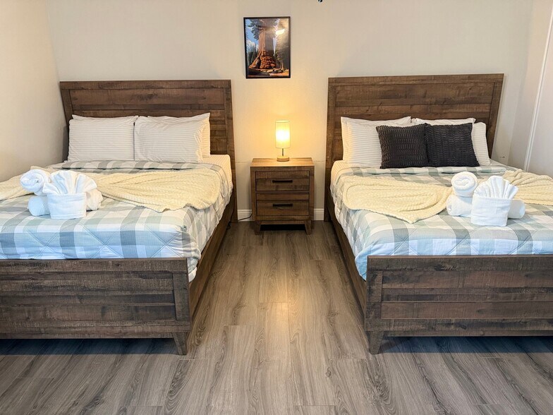 Building Photo - 12765 Shadybend Dr