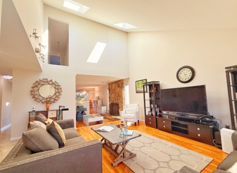 Building Photo - 592 Cabot Hill Rd