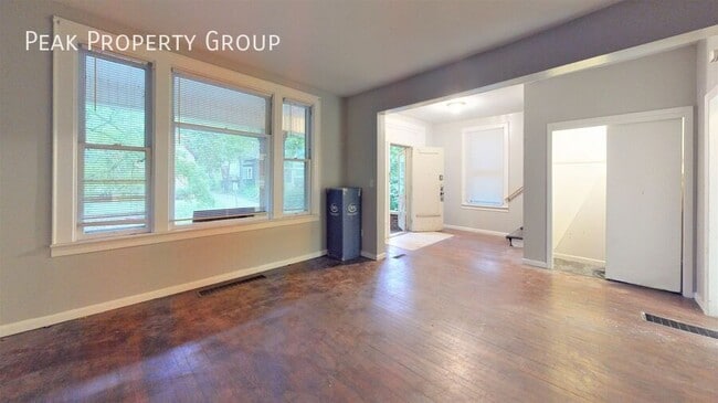 Building Photo - 227 E Northwood Ave