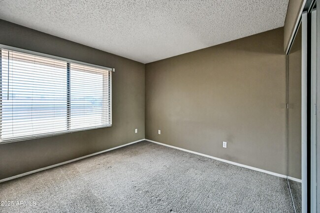 Building Photo - 2035 S Elm St