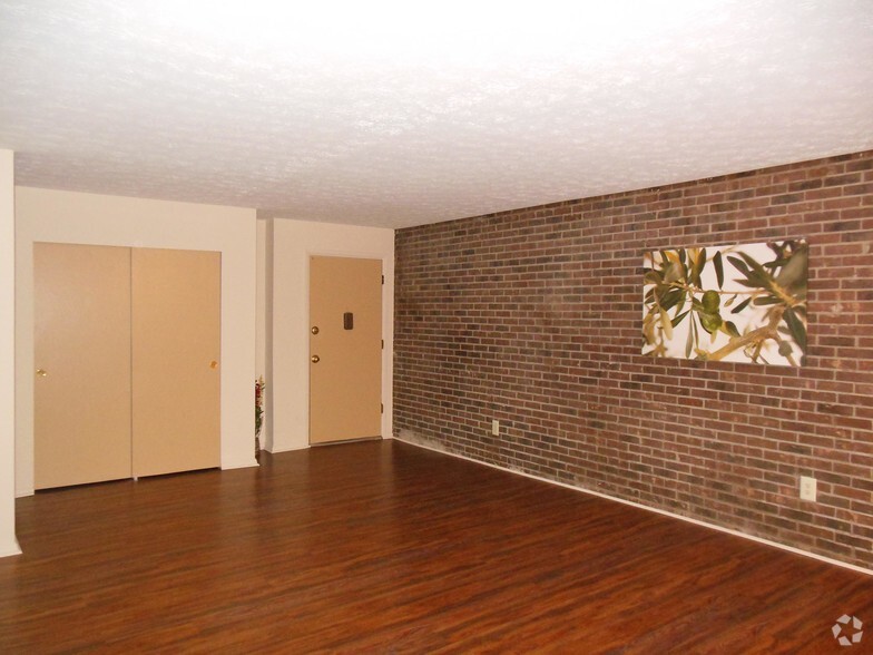 Living Room - Deer Pointe Apartments